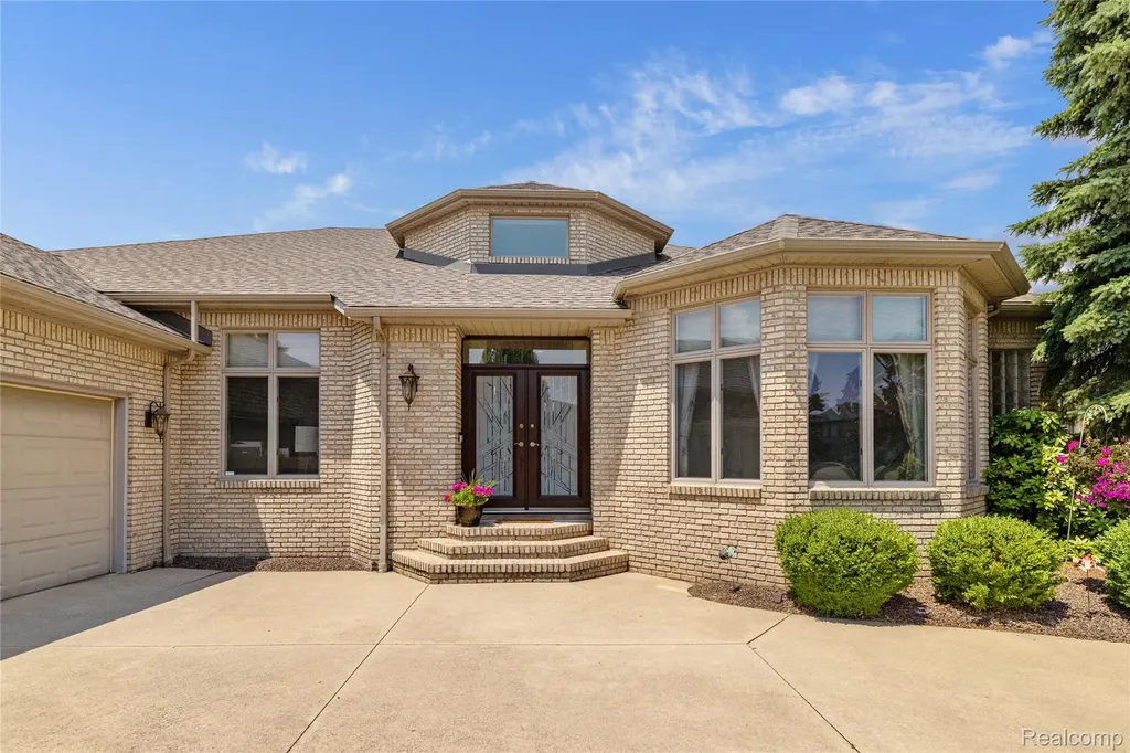 49539 Nautical Drive Chesterfield Township MI 48047