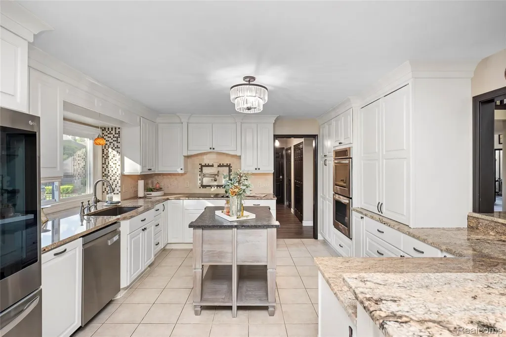 53961 Sutherland Court Shelby Charter Township MI 48316