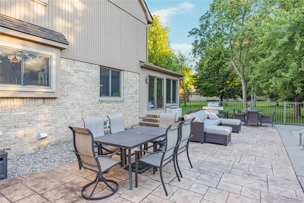 53961 Sutherland Court Shelby Charter Township MI 48316