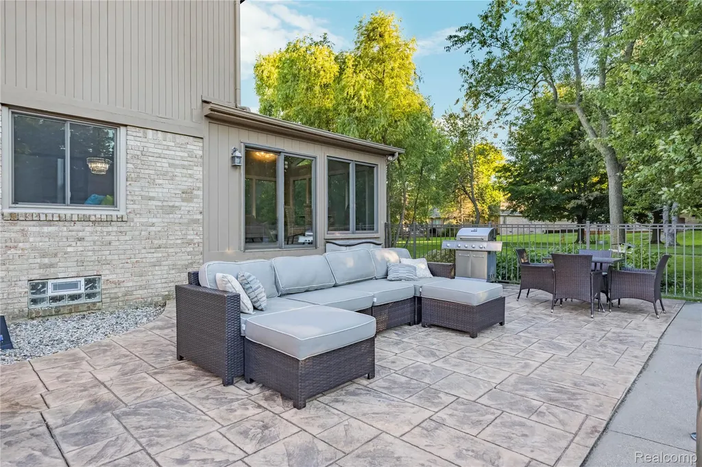 53961 Sutherland Court Shelby Charter Township MI 48316