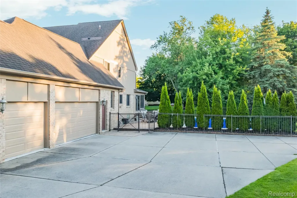 53961 Sutherland Court Shelby Charter Township MI 48316