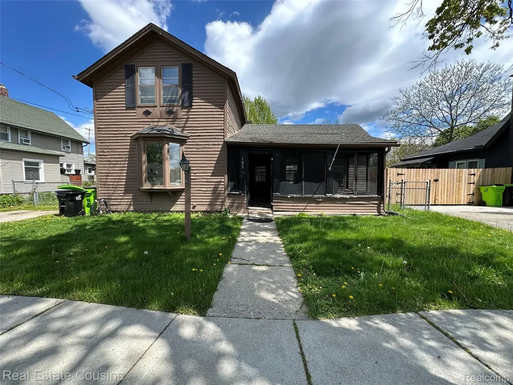105 S Pine Street Fenton City MI 48430