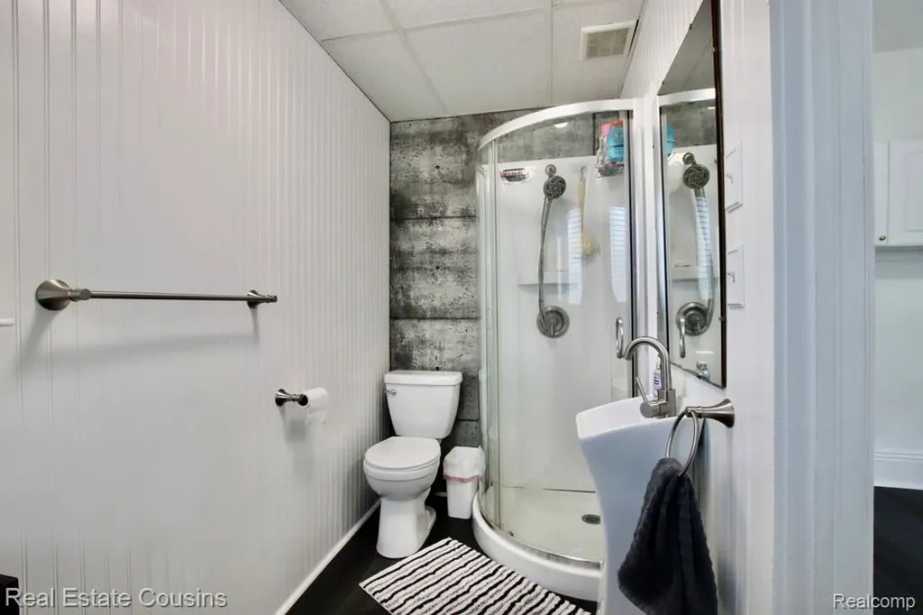 105 S Pine Street Fenton City MI 48430