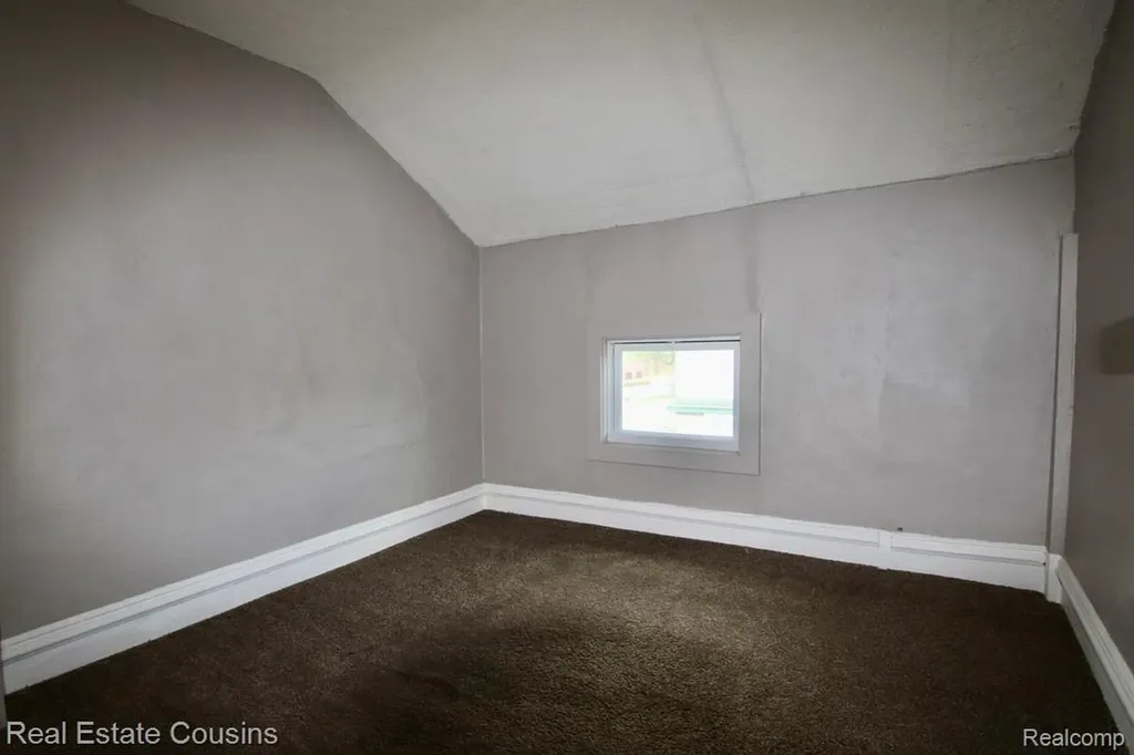 105 S Pine Street Fenton City MI 48430