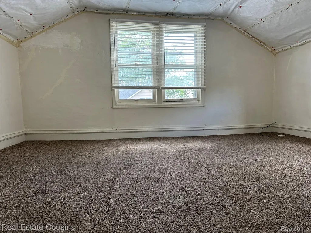 105 S Pine Street Fenton City MI 48430