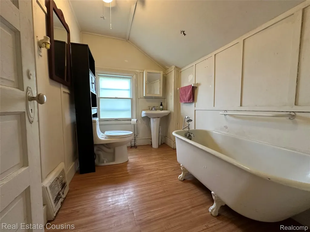105 S Pine Street Fenton City MI 48430
