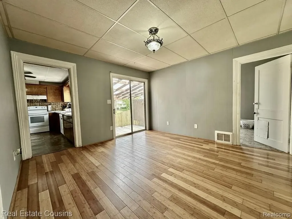 105 S Pine Street Fenton City MI 48430