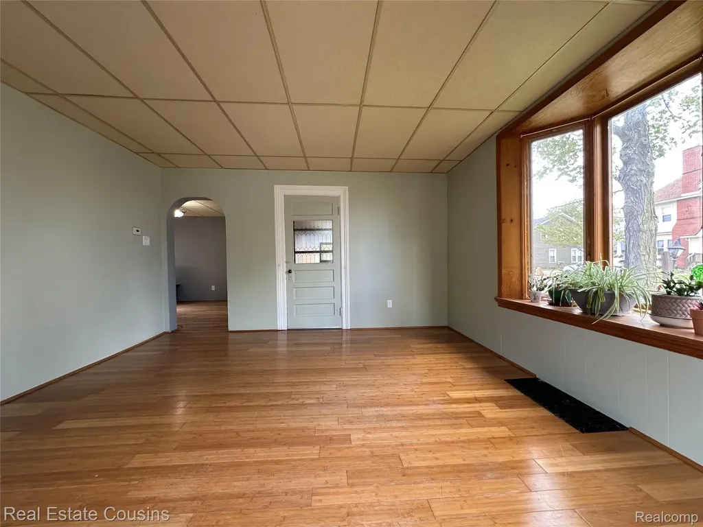 105 S Pine Street Fenton City MI 48430