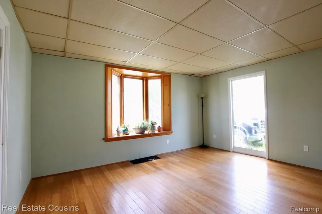 105 S Pine Street Fenton City MI 48430