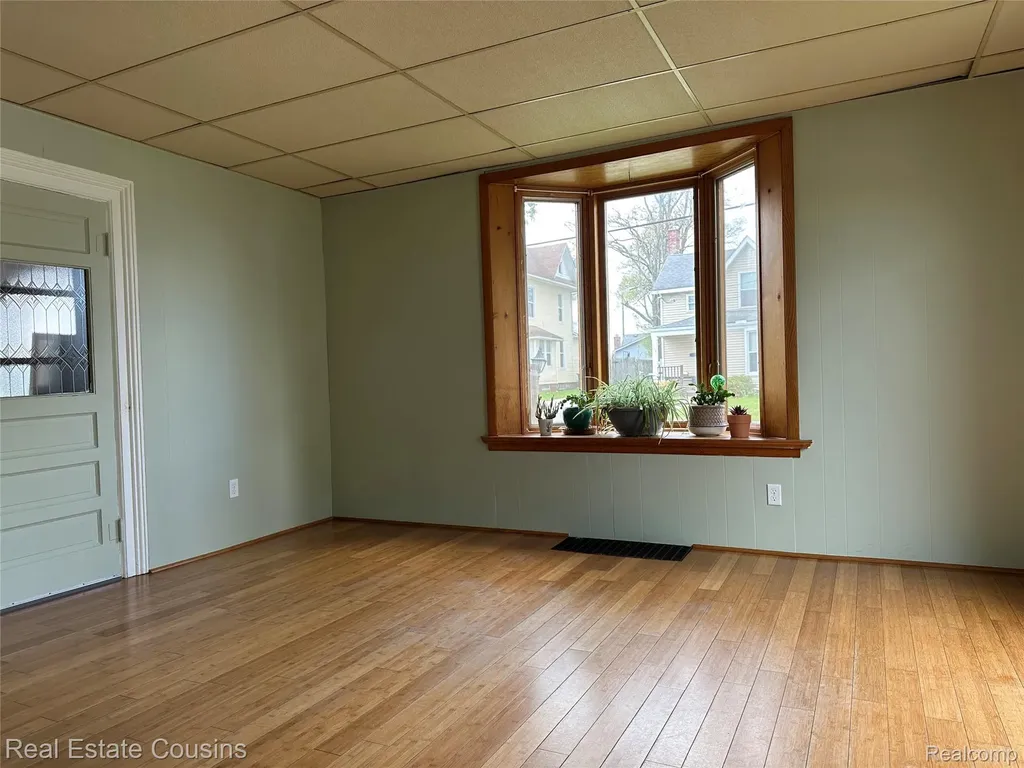 105 S Pine Street Fenton City MI 48430