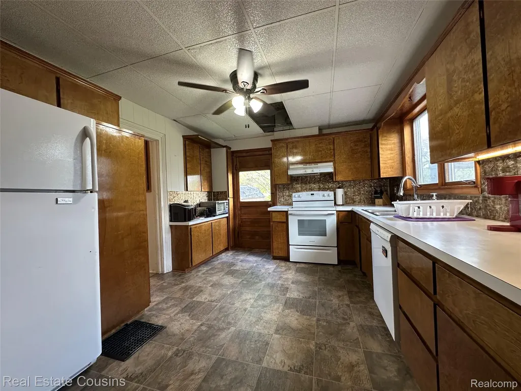 105 S Pine Street Fenton City MI 48430