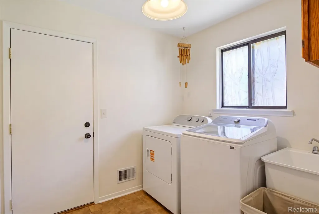 7878 Charrington Drive Canton Charter Township MI 48187