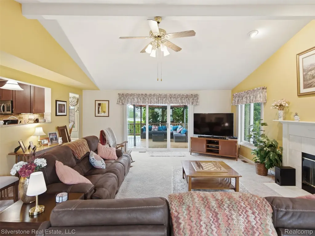 6577 Edith Court Troy City MI 48085