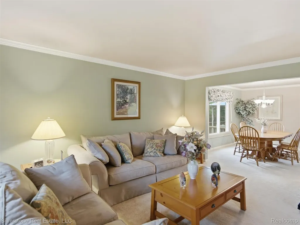 6577 Edith Court Troy City MI 48085