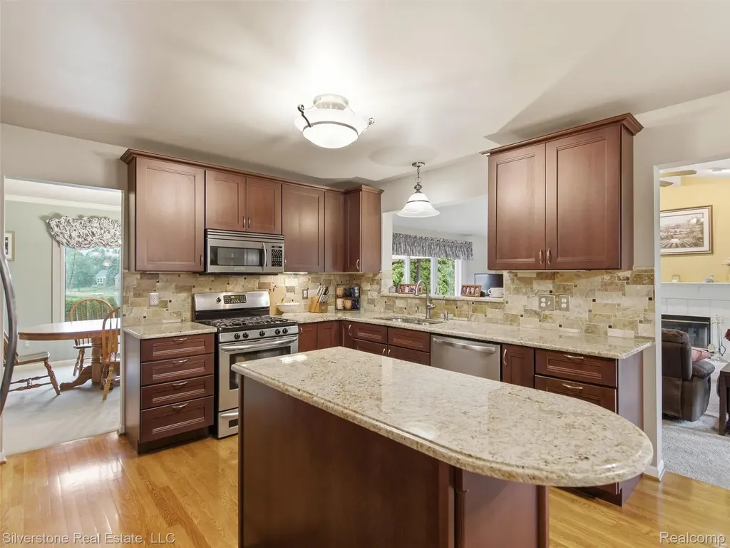 6577 Edith Court Troy City MI 48085