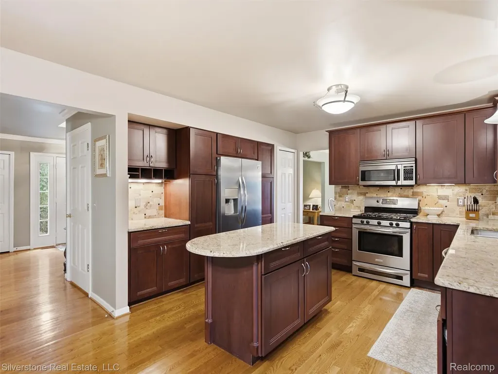 6577 Edith Court Troy City MI 48085