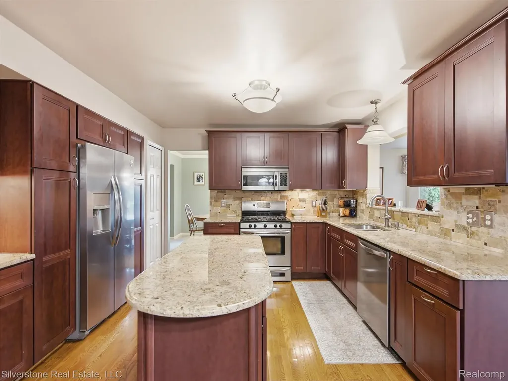 6577 Edith Court Troy City MI 48085