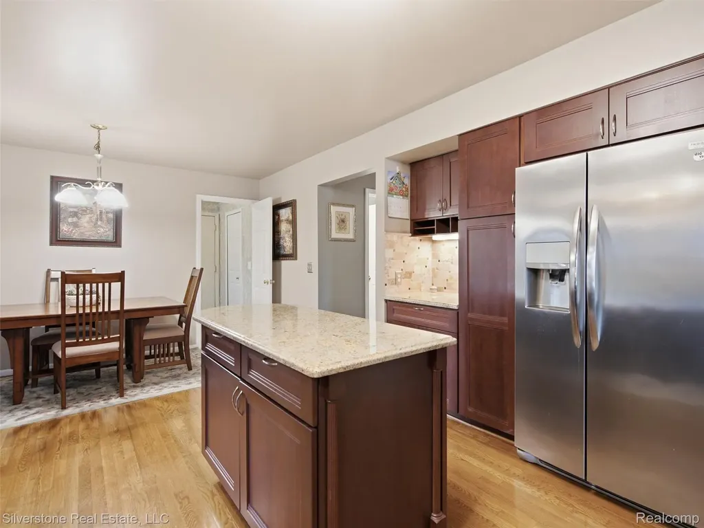 6577 Edith Court Troy City MI 48085