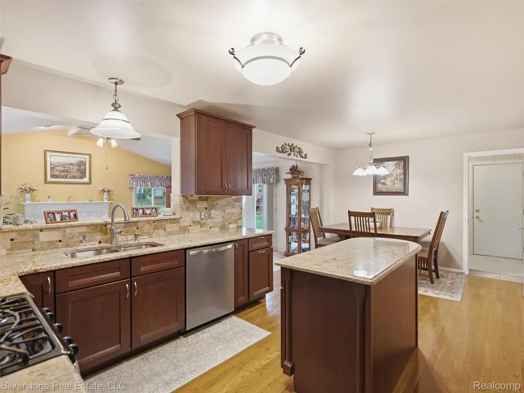 6577 Edith Court Troy City MI 48085