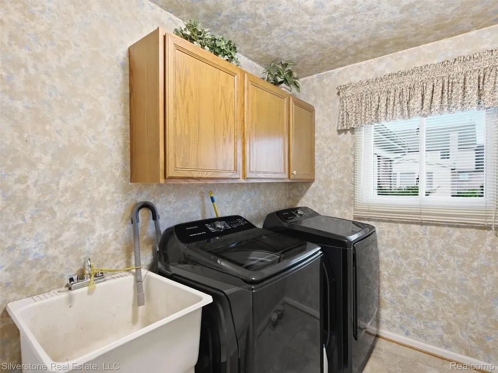 6577 Edith Court Troy City MI 48085