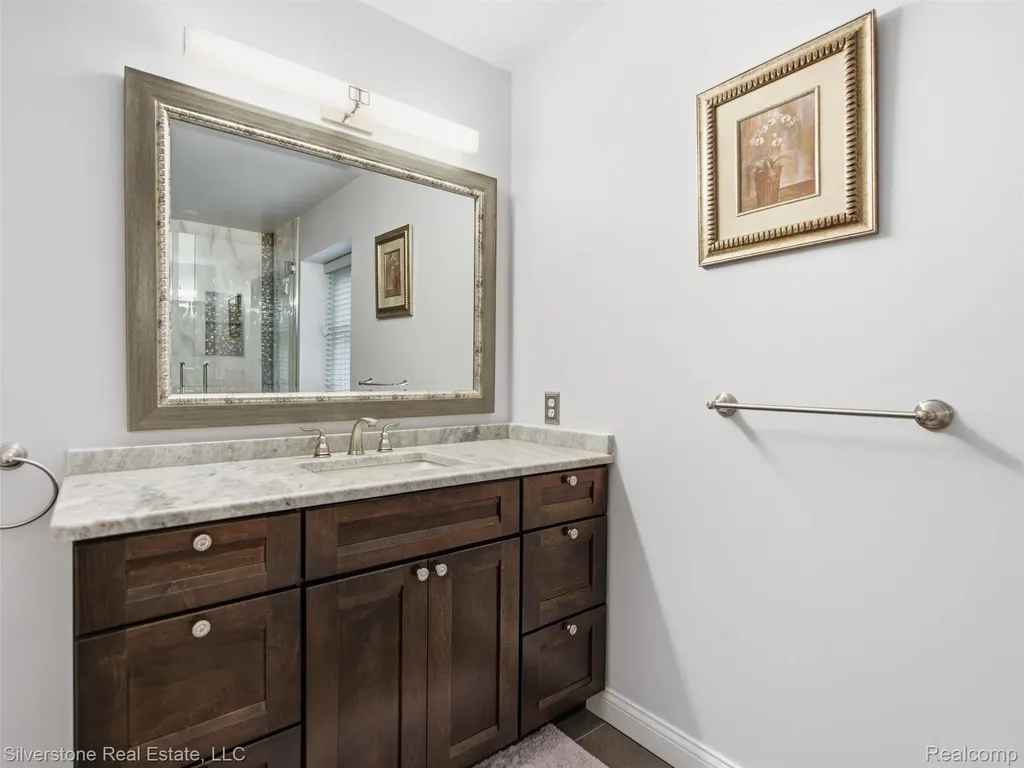 6577 Edith Court Troy City MI 48085