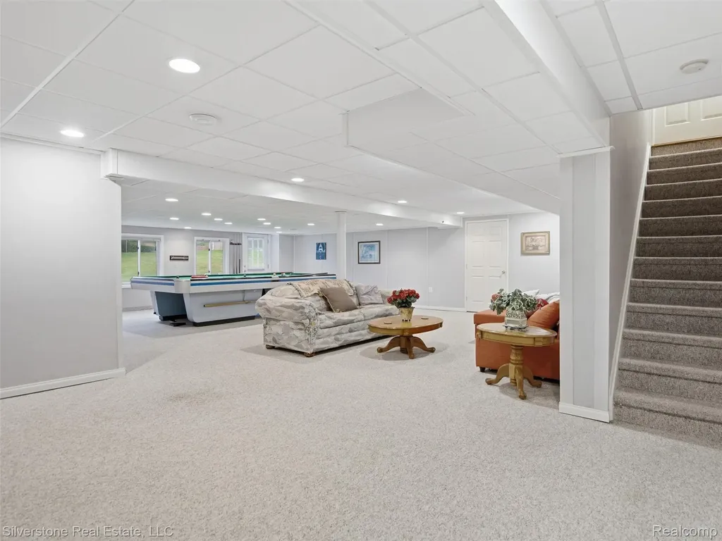 6577 Edith Court Troy City MI 48085