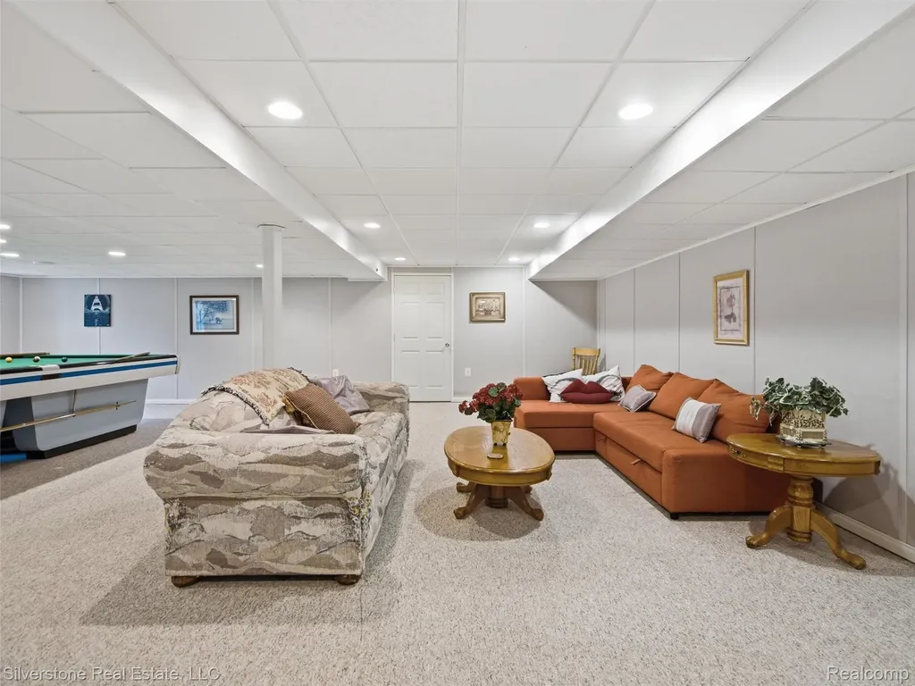 6577 Edith Court Troy City MI 48085