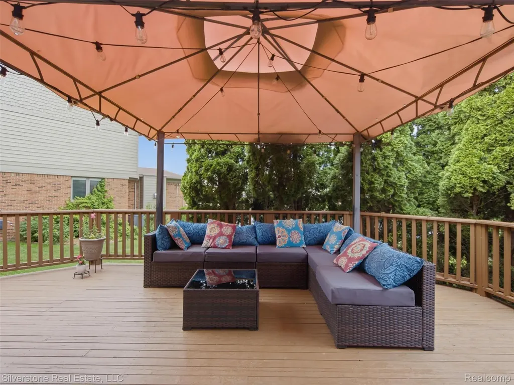 6577 Edith Court Troy City MI 48085