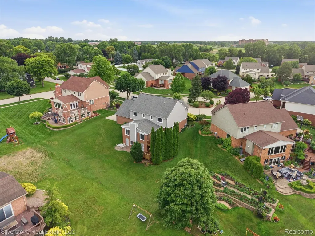 6577 Edith Court Troy City MI 48085