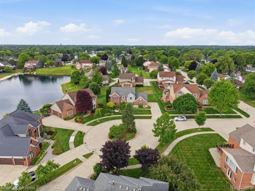 6577 Edith Court Troy City MI 48085