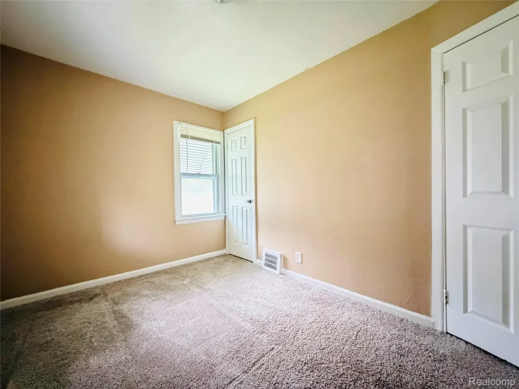 18732 Greenview Avenue Detroit City MI 48219