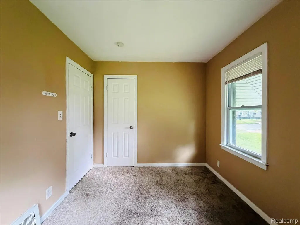 18732 Greenview Avenue Detroit City MI 48219