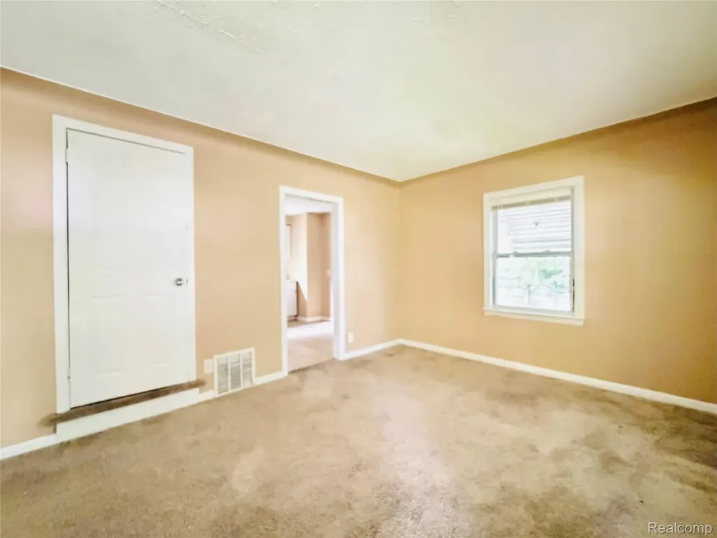 18732 Greenview Avenue Detroit City MI 48219