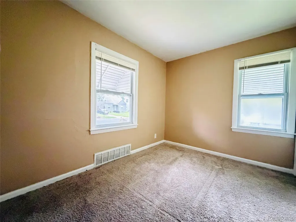 18732 Greenview Avenue Detroit City MI 48219
