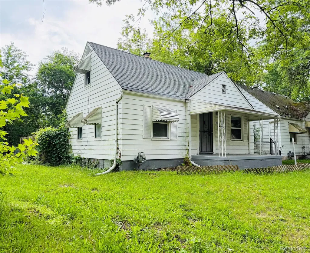 18732 Greenview Avenue Detroit City MI 48219