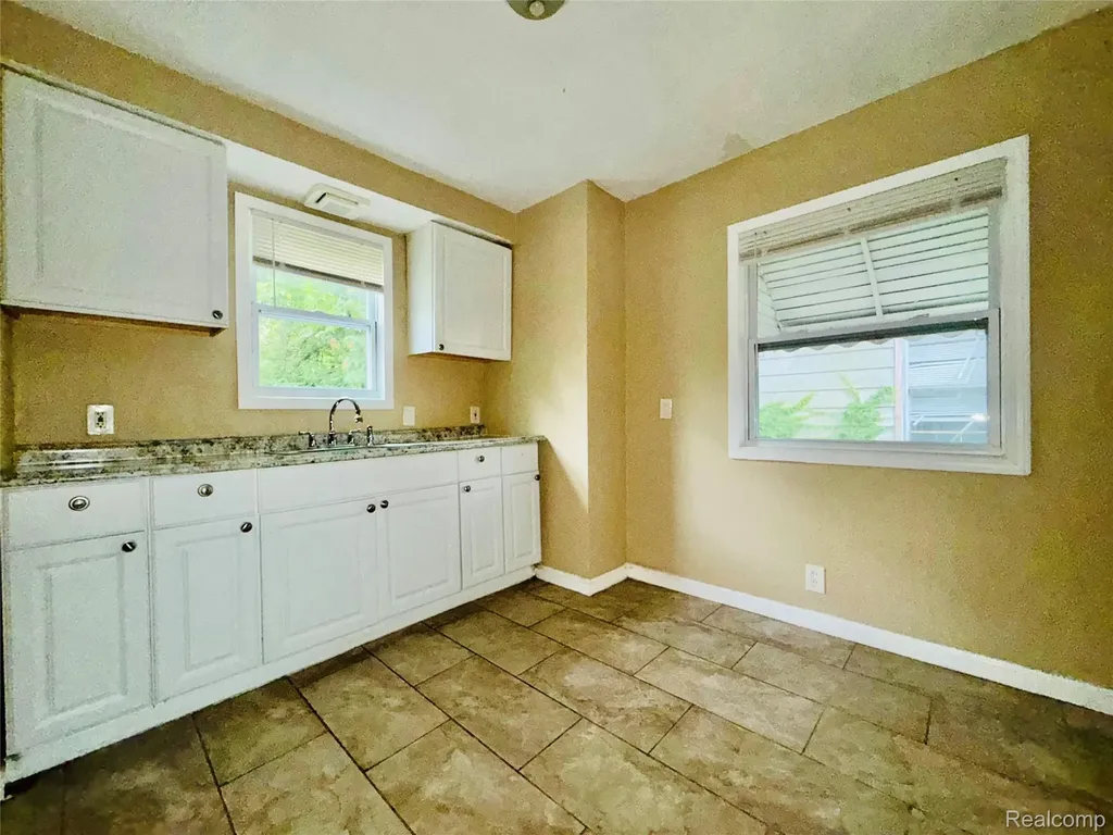 18732 Greenview Avenue Detroit City MI 48219