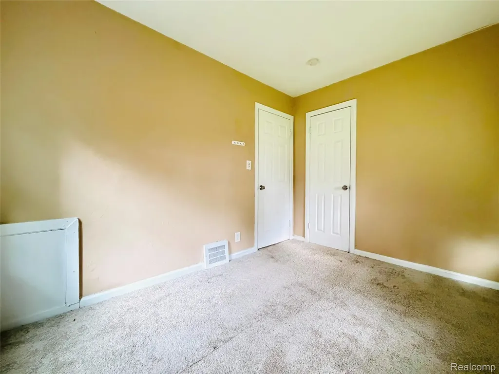 18732 Greenview Avenue Detroit City MI 48219