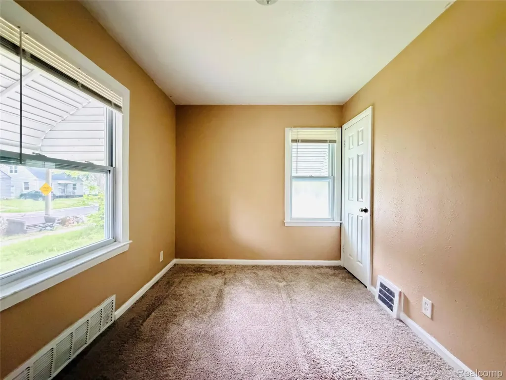 18732 Greenview Avenue Detroit City MI 48219