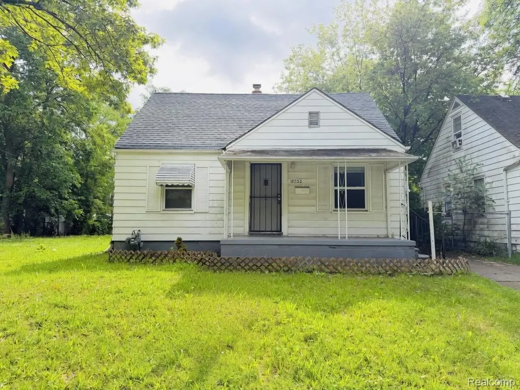 18732 Greenview Avenue Detroit City MI 48219