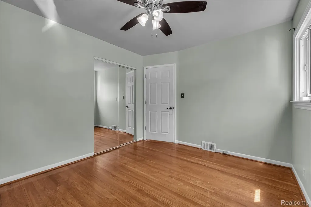 15421 Mccann Street Southgate City MI 48195