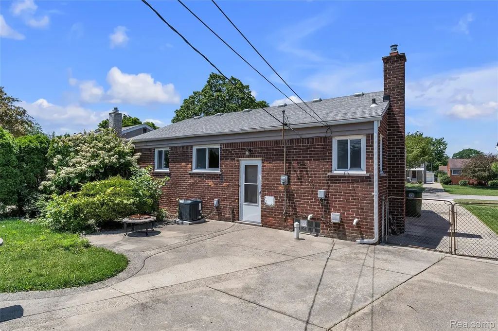 15421 Mccann Street Southgate City MI 48195