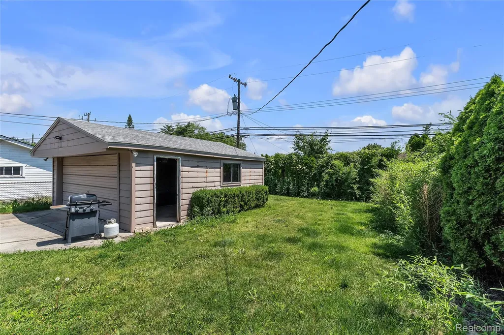 15421 Mccann Street Southgate City MI 48195