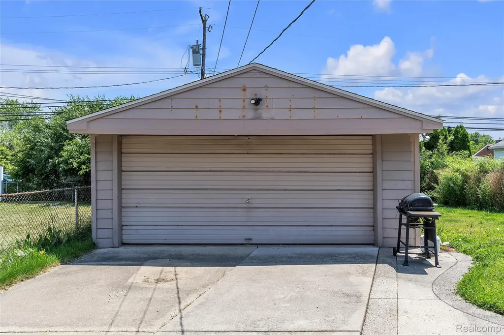 15421 Mccann Street Southgate City MI 48195