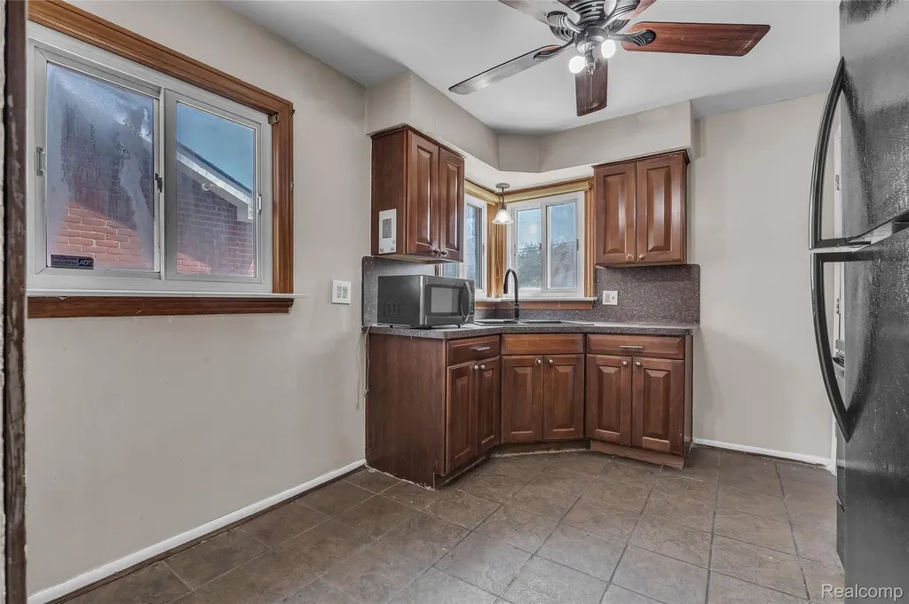 15421 Mccann Street Southgate City MI 48195