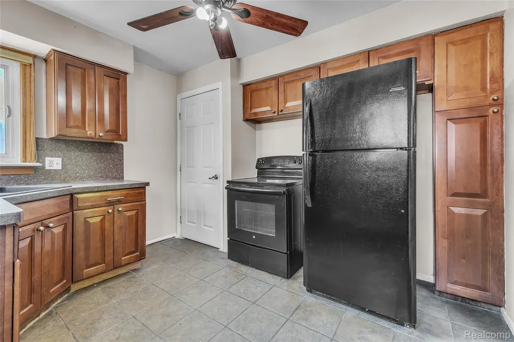 15421 Mccann Street Southgate City MI 48195