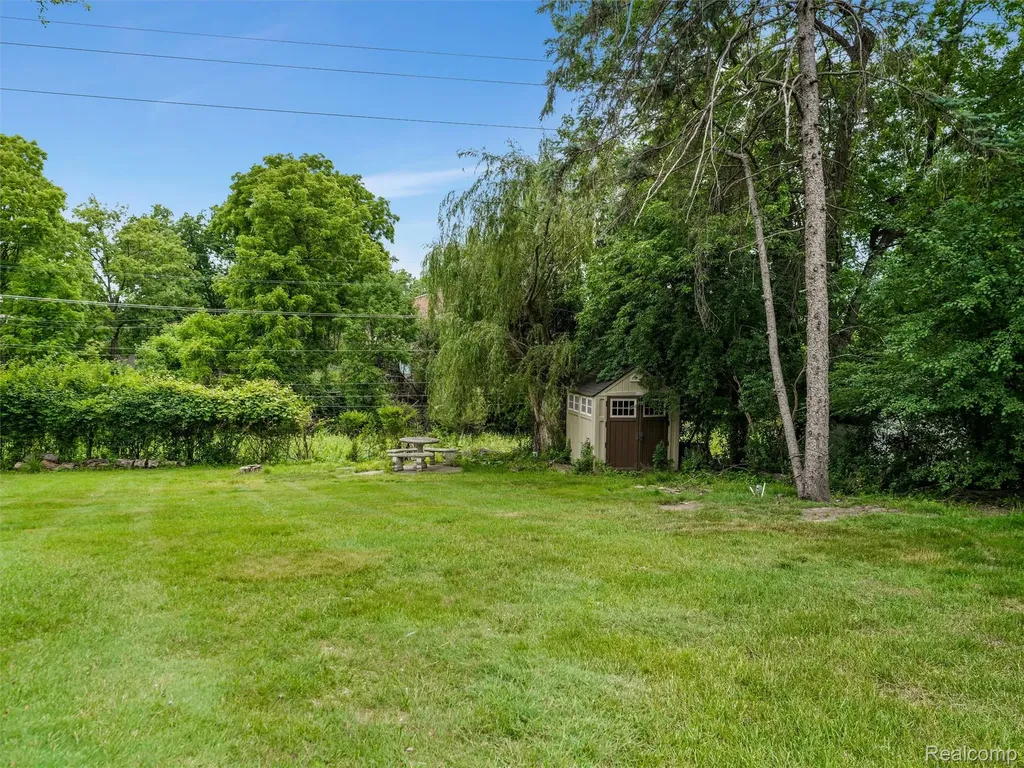3817 Dalice Drive West Bloomfield Charter Township MI 48323