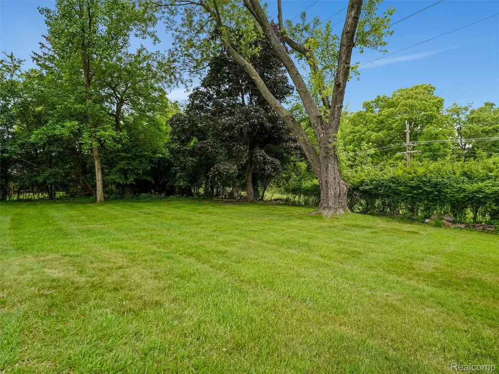 3817 Dalice Drive West Bloomfield Charter Township MI 48323