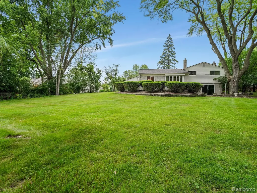3817 Dalice Drive West Bloomfield Charter Township MI 48323
