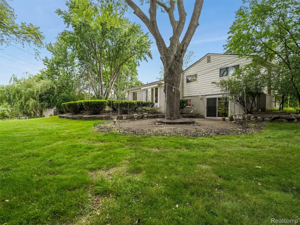 3817 Dalice Drive West Bloomfield Charter Township MI 48323