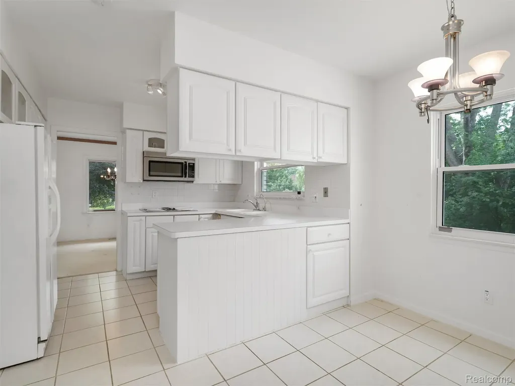 3817 Dalice Drive West Bloomfield Charter Township MI 48323